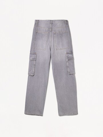 Loosefit Jeans cargo di Bershka in grigio