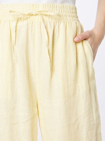 Gina Tricot - Pierna ancha Pantalón 'Disa' en amarillo