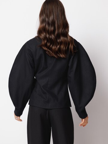 Veste mi-saison 'Lyra' Couture de Marie en noir