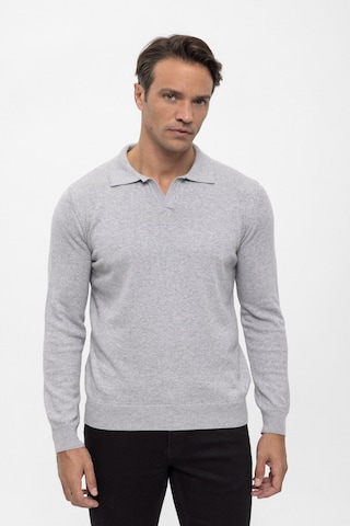 Felix Hardy Sweater in Grey: front
