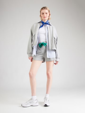 Regular Pantalon 'PCCHILLI' PIECES en gris