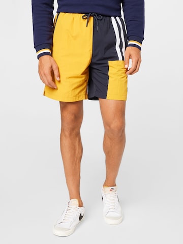 Lyle & Scott Loosefit Broek in Geel: voorkant