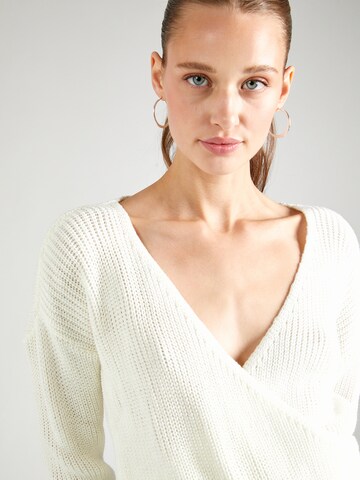 Pull-over 'KAYLEE' Femme Luxe en blanc