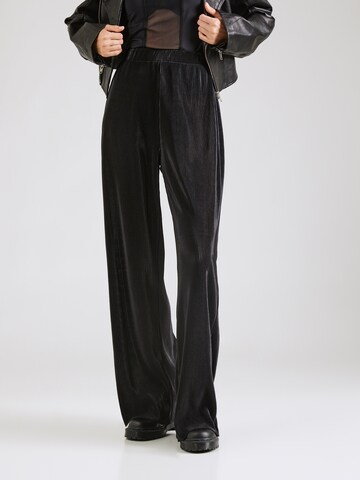 PIECES Wide Leg Hose 'PCLULINA' in Schwarz: Vorderseite
