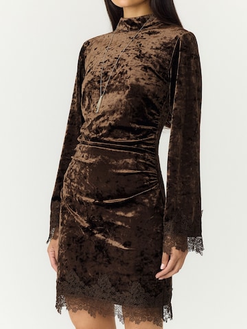 Robe 'VELLIA' YAS en marron