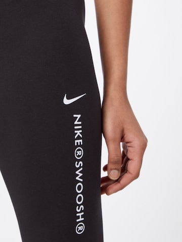 Skinny Pantaloni sportivi 'Swoosh' di Nike Sportswear in nero