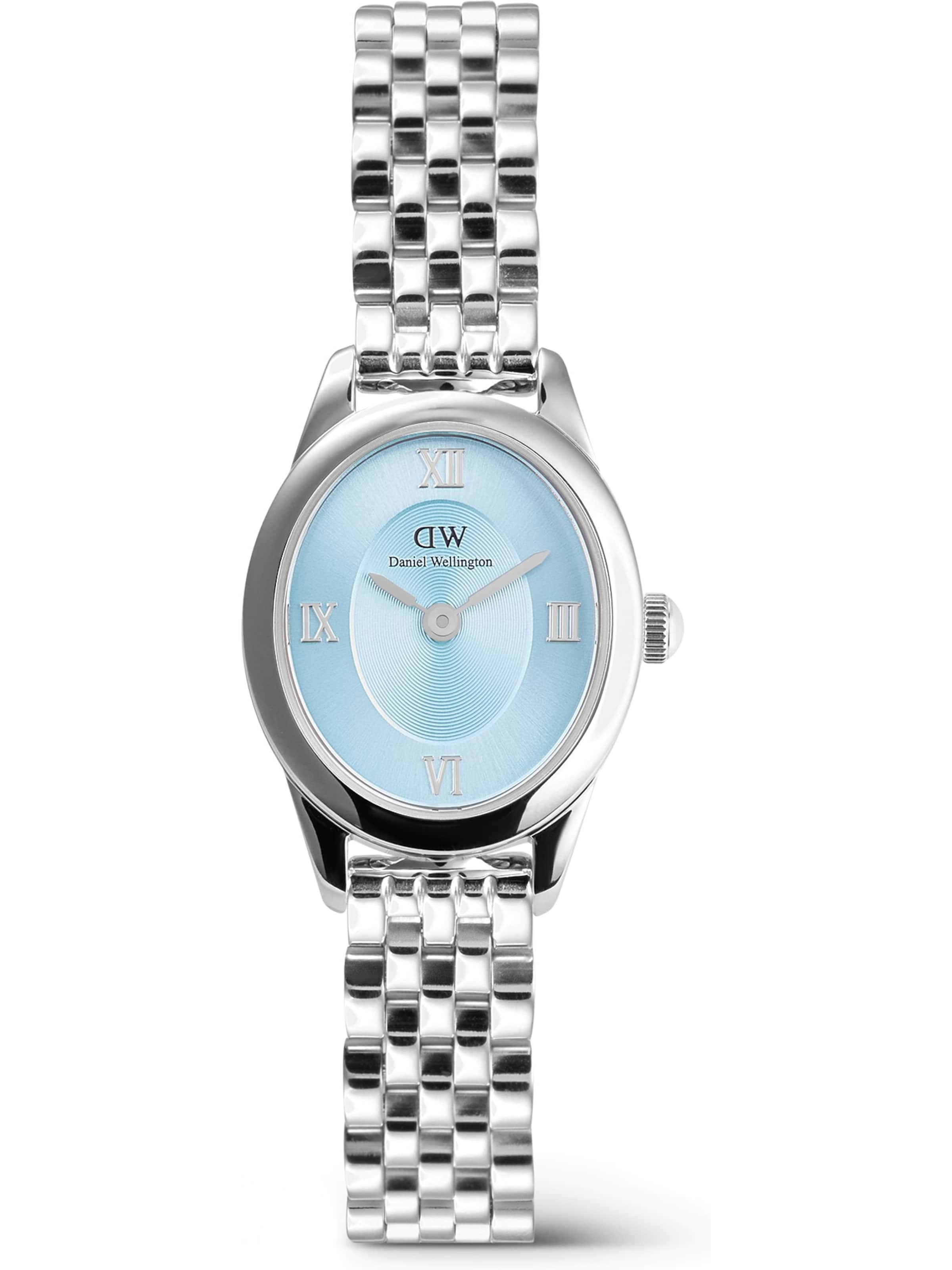 Daniel Wellington Analog Watch in Silver: front