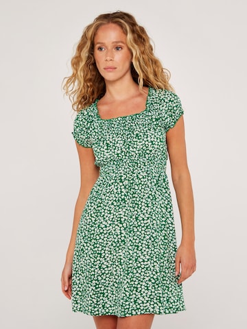 Robe d’été Apricot en vert : devant