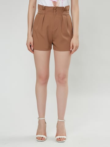 Influencer Loose fit Pleat-front trousers in Brown: front