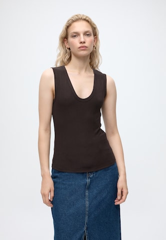 GAP Top in Brown: front