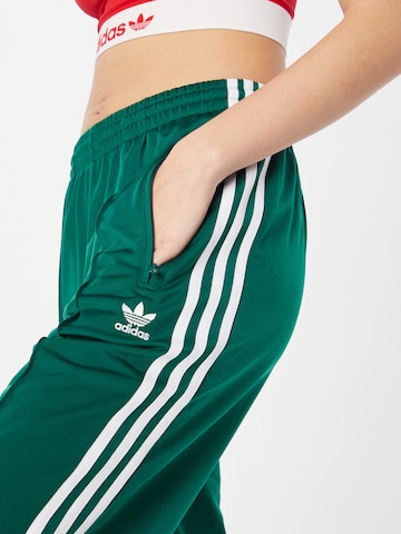 ADIDAS ORIGINALS - regular Pantalón 'Adicolor Classics Firebird' en verde