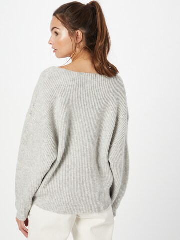 ABOUT YOU Pullover 'Nuria' in Grau