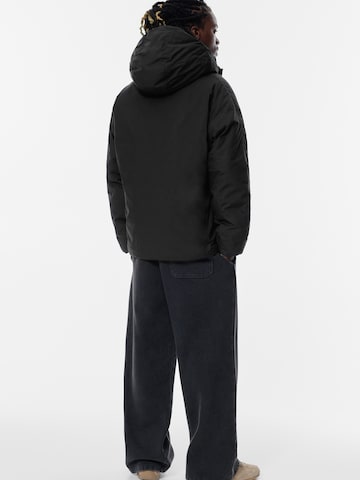 Pull&Bear Prehodna jakna | črna barva