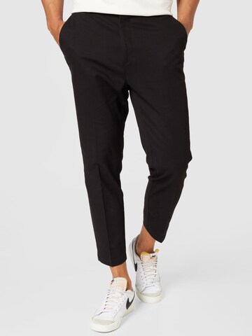 BURTON MENSWEAR LONDON Regular Chino trousers in Black: front