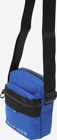 TOMMY HILFIGER Чанта за през рамо тип преметка 'Skyline' в синьо: отпред