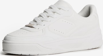 BershkaNiske tenisice - bijela boja: prednji dio