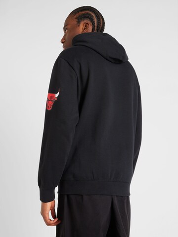 Mitchell & Ness - Sudadera 'GAME TIME CHICAGO BULLS' en negro