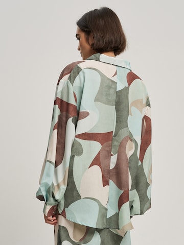 Camicia da donna di St MRLO in colori misti: dietro