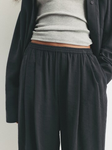 Pull&Bear Wide Leg Housut värissä harmaa