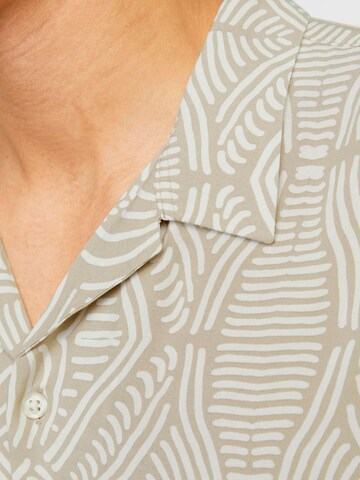 JACK & JONES Comfort fit Button Up Shirt in Beige