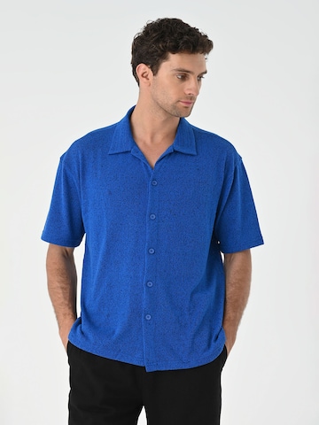 AntiochComfort Fit Košulja - plava boja: prednji dio