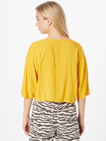 Camicia da donna 'Misan' di Gina Tricot in giallo