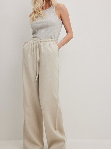 NA-KD Wide Leg Hose in Beige: Vorderseite