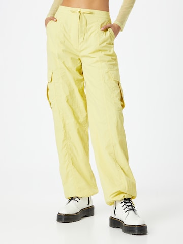 Calvin Klein Jeans Loose fit Cargo Pants in Yellow: front