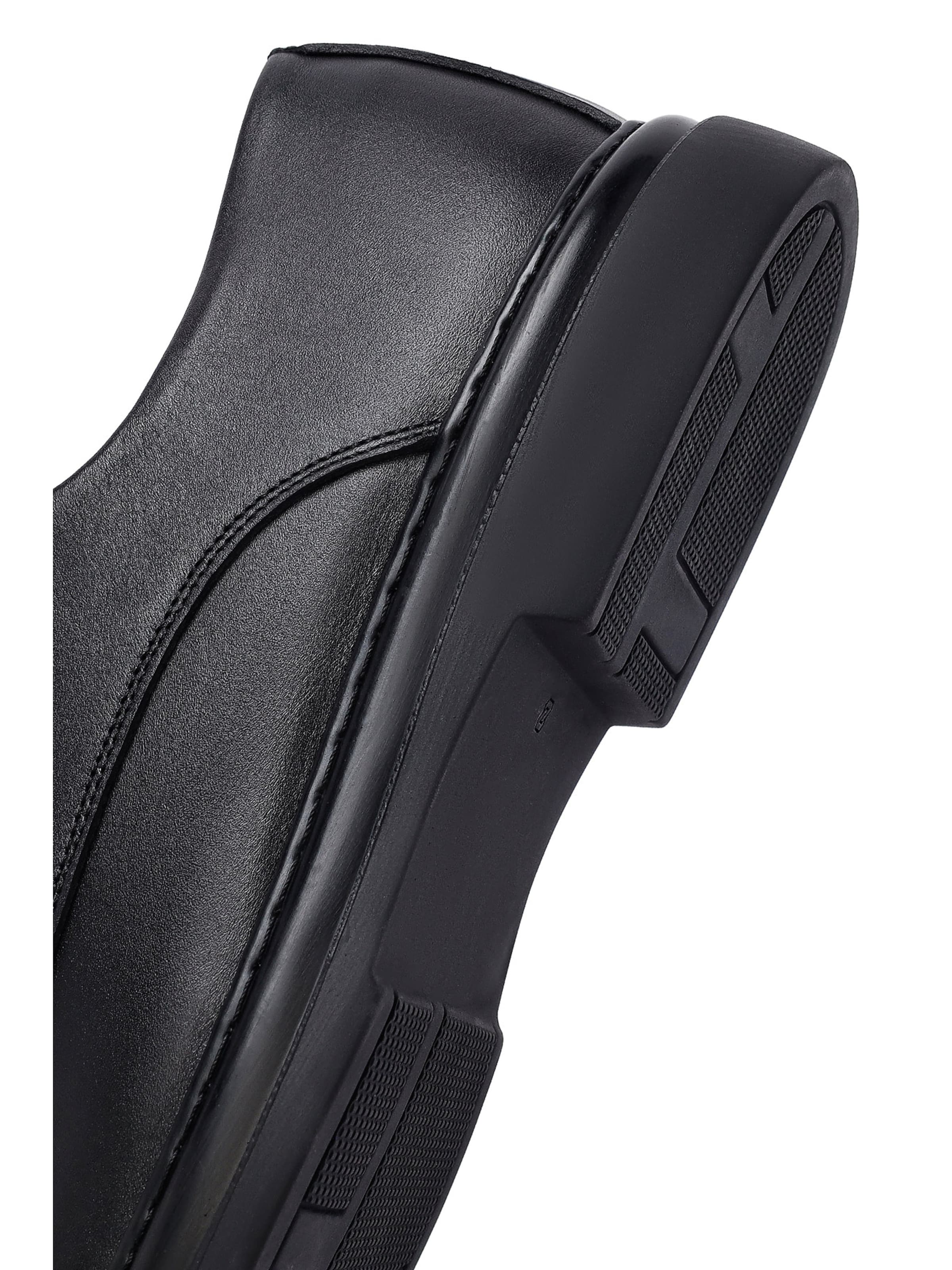 Scarpa stringata di Derimod in nero