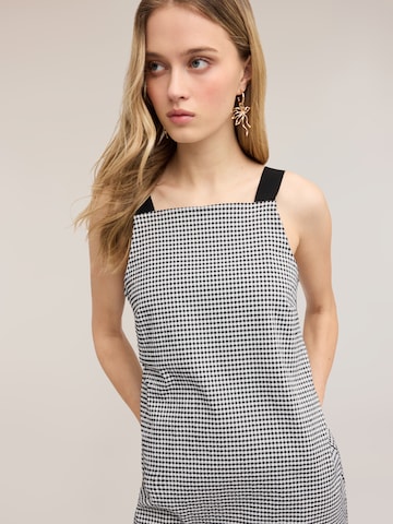 MOTIVI - Vestido en negro