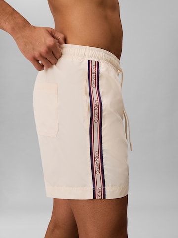 Shorts de bain Calvin Klein Swimwear en beige