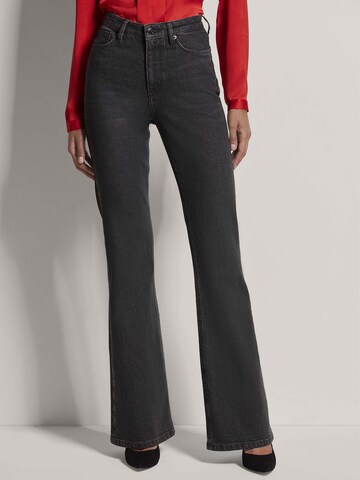 MADELEINE Flared Jeans in Grijs: voorkant