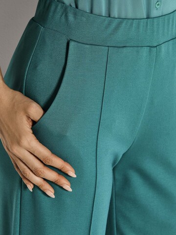 MADELEINE Loosefit Hose in Grün