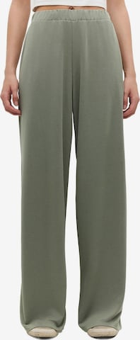 No Matter What Loose fit Pants in Green: front