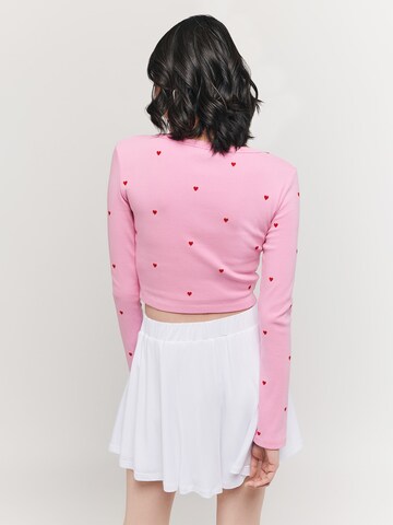 Cardigan 'CHARMING' UNFOLLOWED x ABOUT YOU en rose : derrière