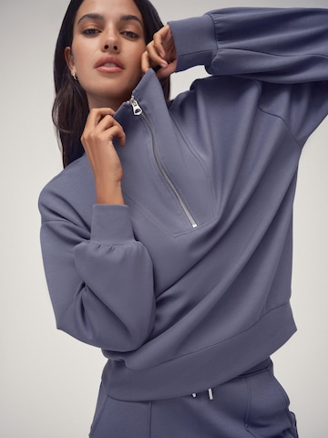 Osia Sweatshirt in Blauw: voorkant