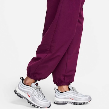 Tapered Pantaloni di Nike Sportswear in lilla