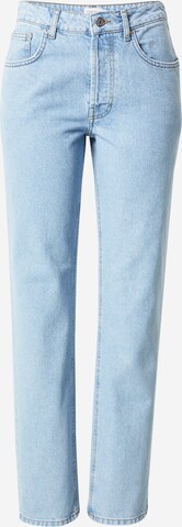 NA-KD Regular Jeans 'Josefine' in Blauw: voorkant