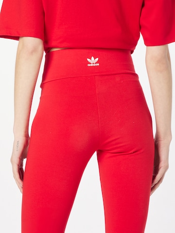 ADIDAS ORIGINALS Skinny Leggingsit 'Adicolor Essentials' värissä punainen