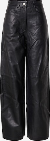 REMAINLoosefit Hlače 'COCOON' - crna boja: prednji dio