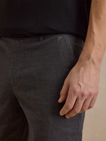Regular Pantalon chino 'Devran' DAN FOX APPAREL en gris