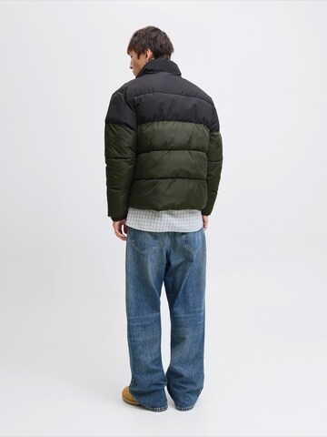 Geacă de iarnă 'JJMAZE' de la JACK & JONES pe verde