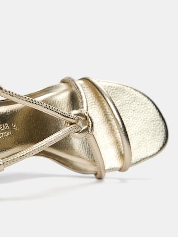 Pull&Bear Sandále - Zlatá