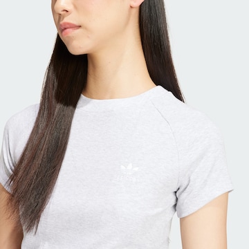 ADIDAS ORIGINALS - Camiseta en gris