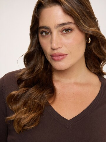 Fiorella Rubino Trui in Bruin