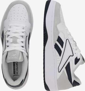 Sneaker bassa 'ATR Chill' di Reebok in bianco