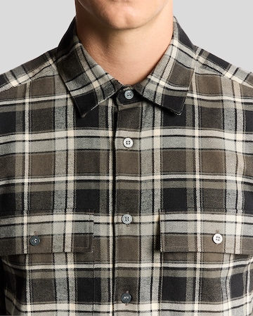 Coupe regular Chemise Lyle & Scott en noir