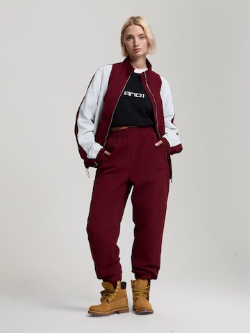 AND1 Zúžený strih Nohavice - Červená: predná strana