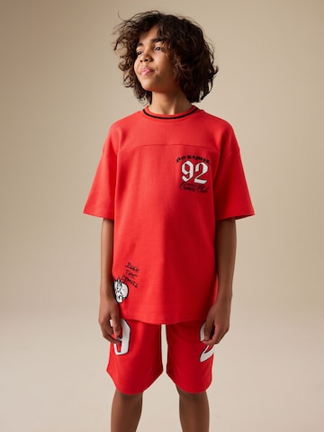 Next Set 'Varsity' in Rot