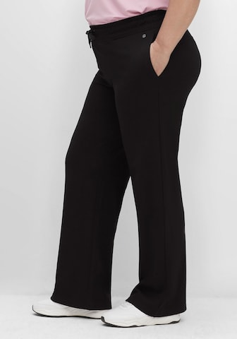 SHEEGO Szeroka nogawka Spodnie sportowe w kolorze czarny